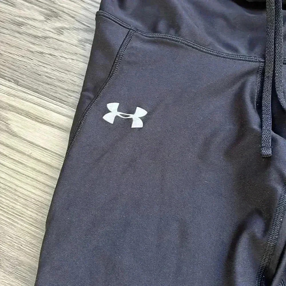 🌸3/$30🌸under Armour | Black compression athletic leggings - Picture 3 of 12